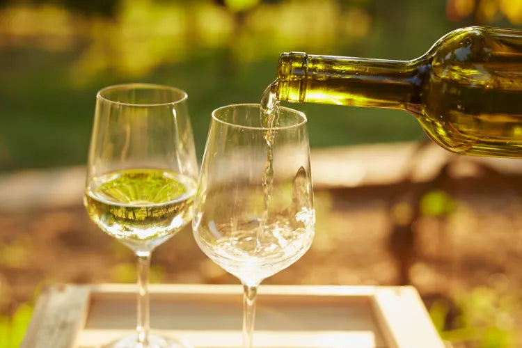 Why White Wines Are Great For Summer